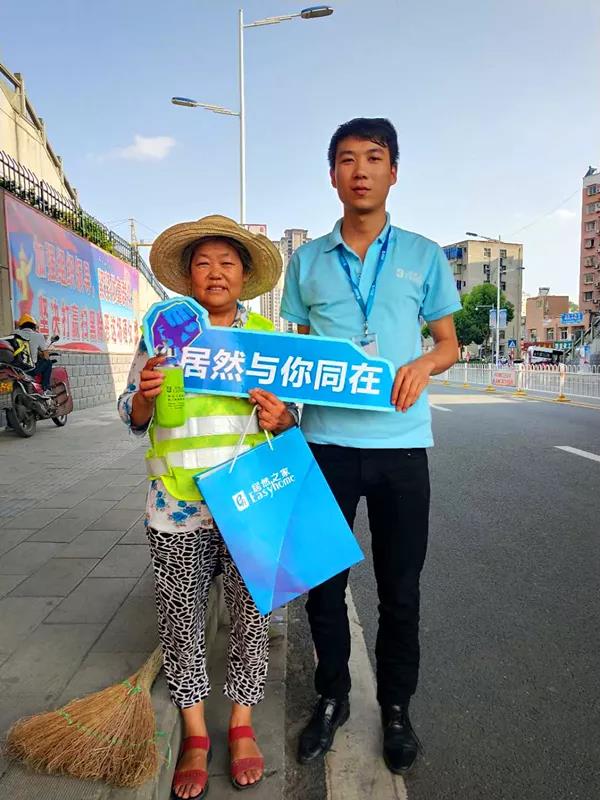 高溫下的堅守——致敬最可愛的人，居然之家鄖陽店“夏季送清涼”
